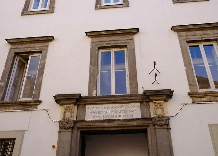 Domus Donnaregina Apartments