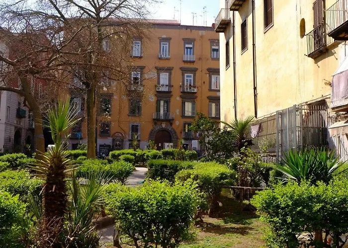 Domus Donnaregina Apartments
